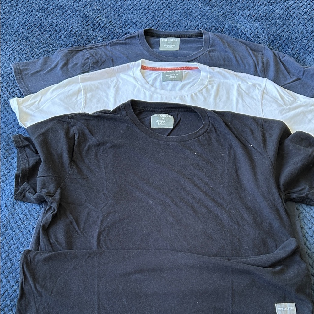 Hollister Black, White, and Navy Short Sleeve Tees 3 t- shirt